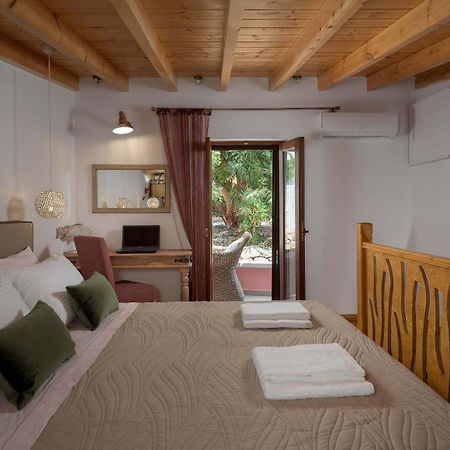 Captain'S Memories Stylish Harbour Apartments Chalki Town Eksteriør bilde